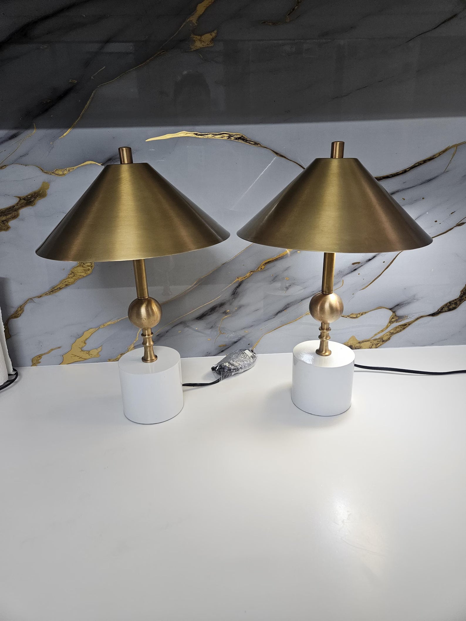 Bespoke Stilnovo Curved Linear Light: Mid-Century Brass Pendant, Italian Art for Home Gifting